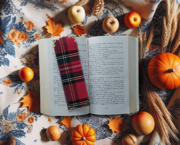Marque-pages en tissu en tartan rouge avec coins en métal doré