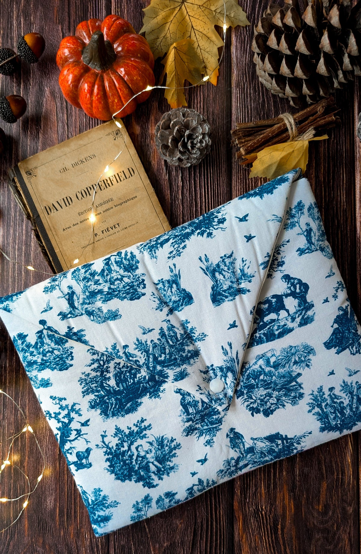 Pochette à livre grand format Toile de Jouy bleu canard