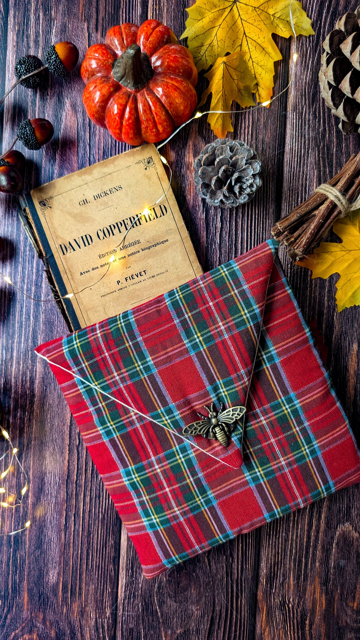 Pochette liseuse 7 pouces imprimé tartan rouge et lurex doré