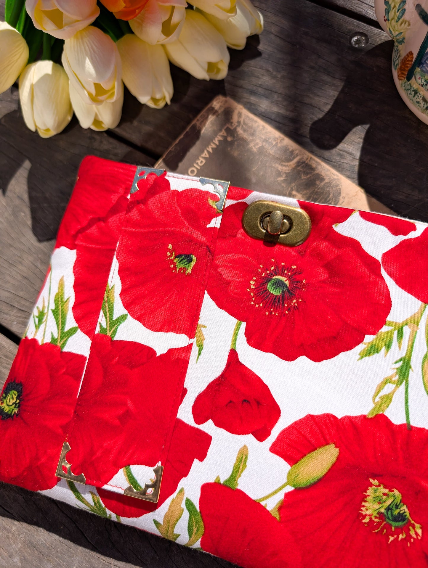 Marque-pages imprimé coquelicots avec angles en métal doré