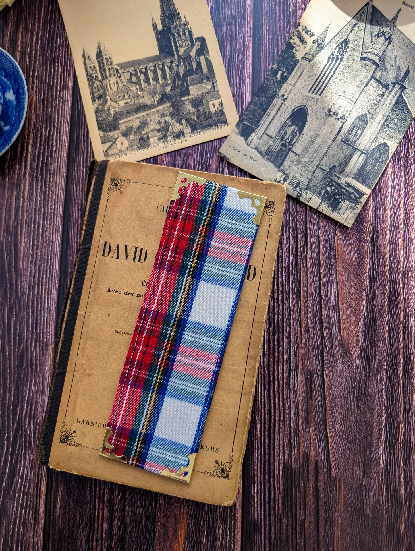 Marque-pages en tartan écossais blanc et rouge