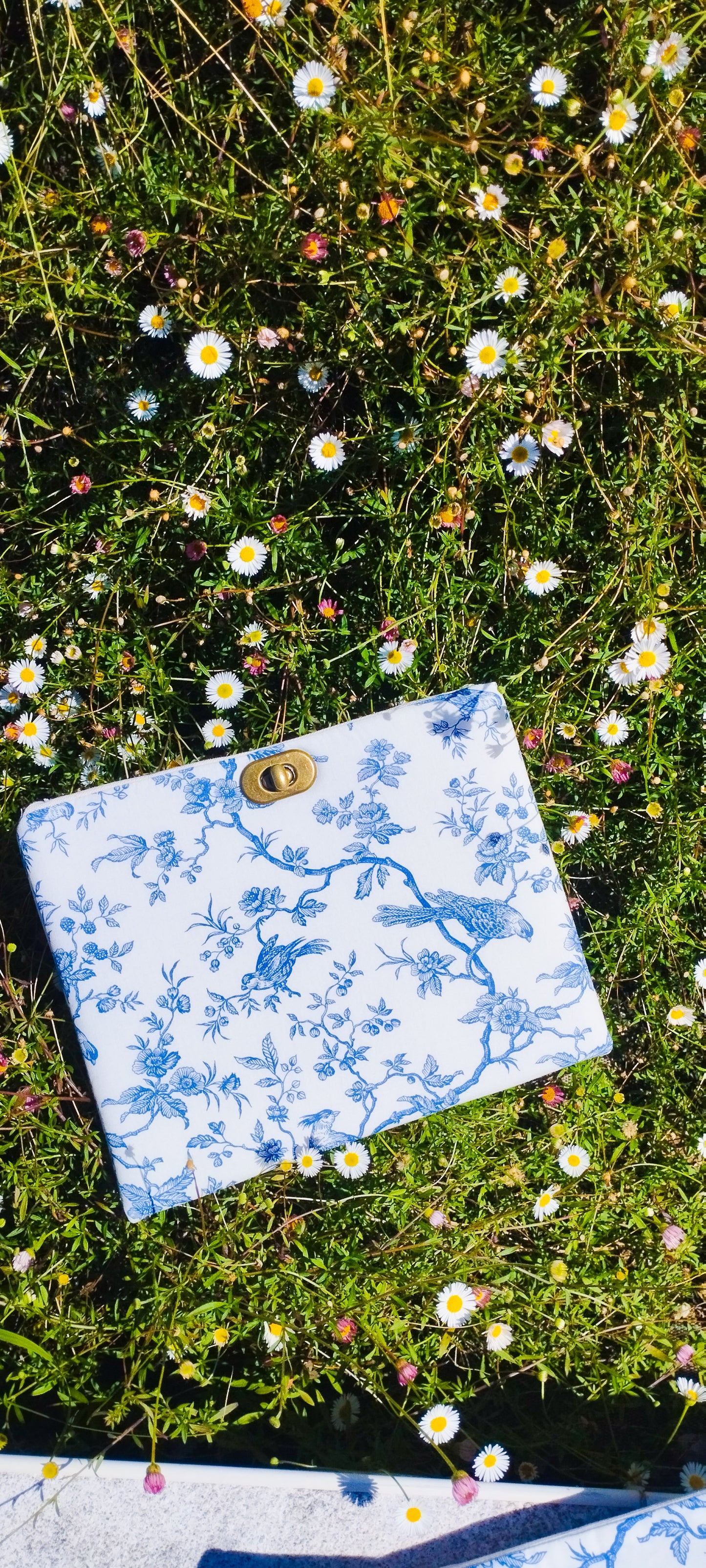 Pochette pour livres en toile de Jouy bleu imprimé oiseau