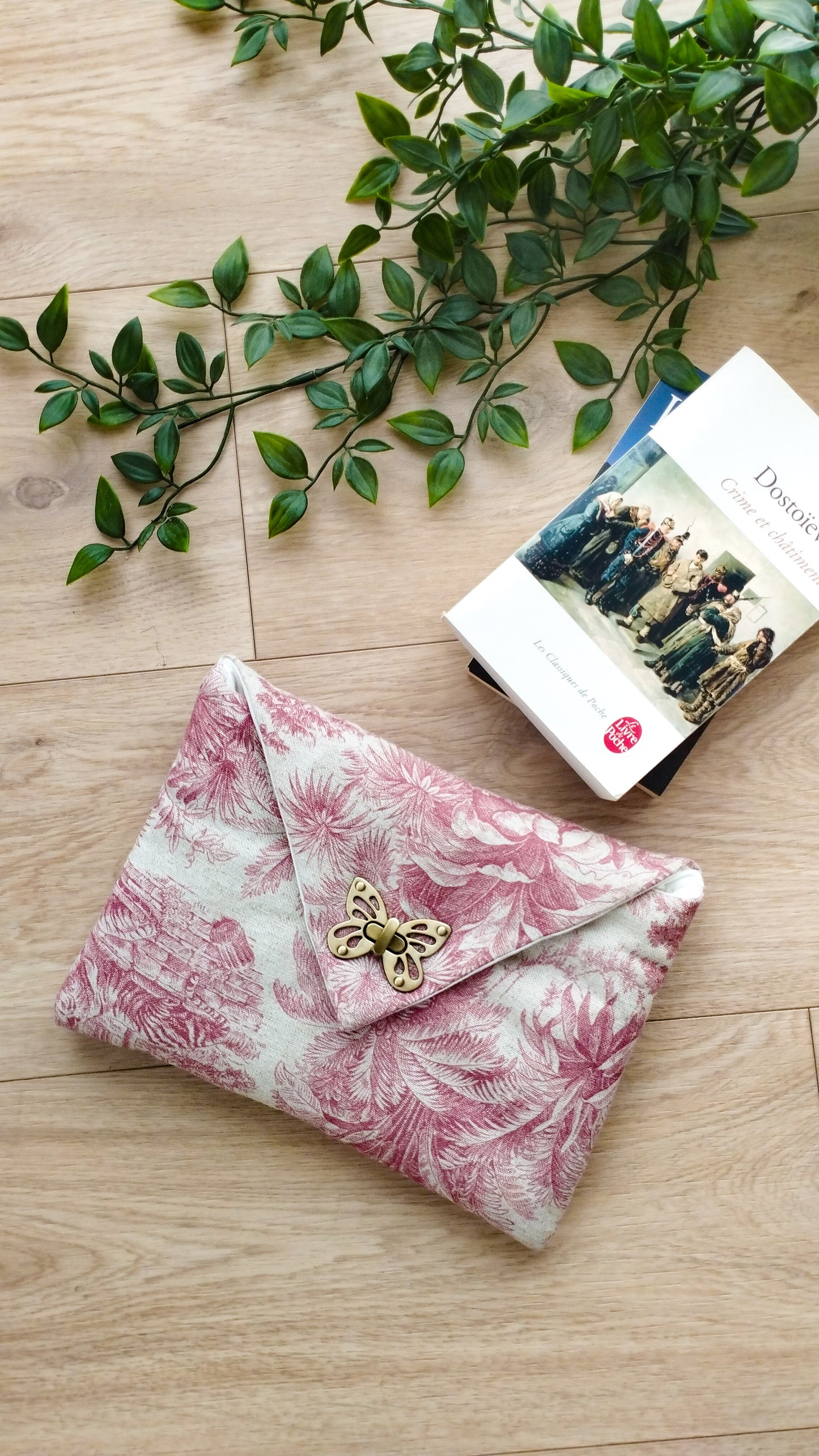 Pochette pour livres en toile de Jouy rose imprimé jungle