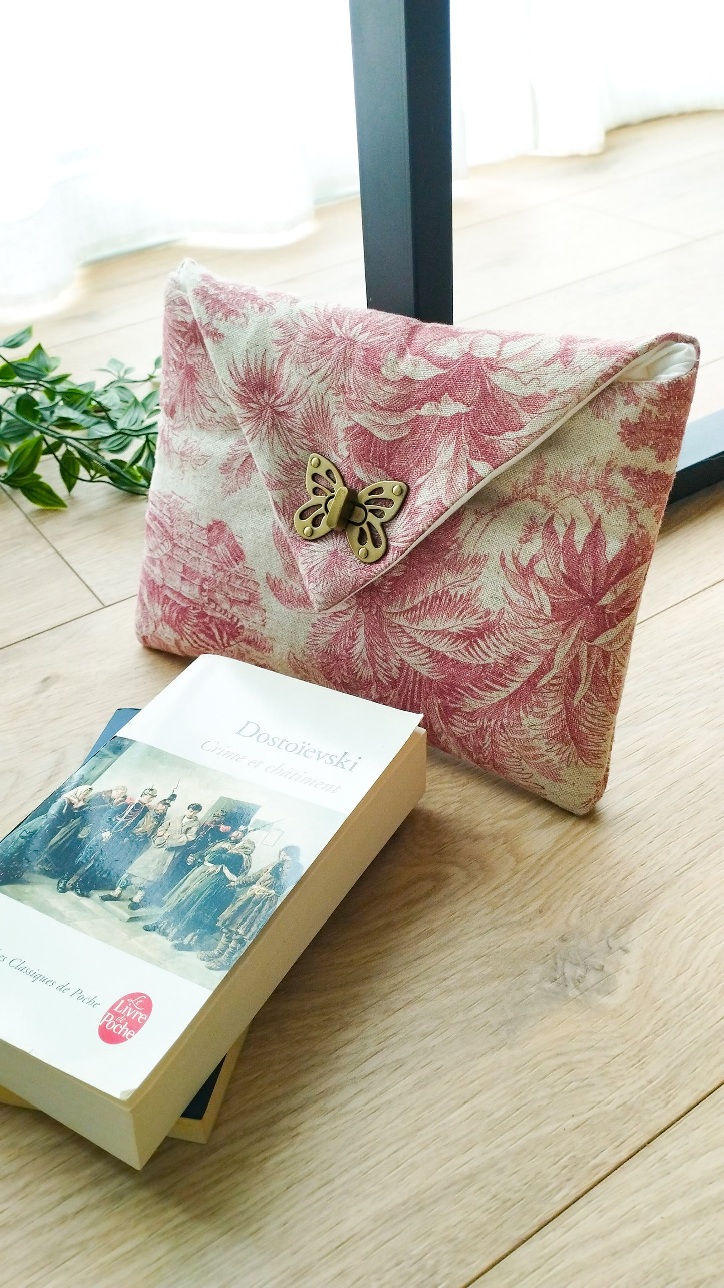 Pochette pour livres en toile de Jouy rose imprimé jungle