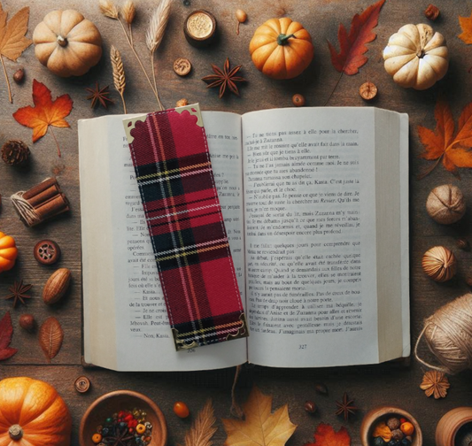 Marque-pages en tissu en tartan rouge avec coins en métal doré