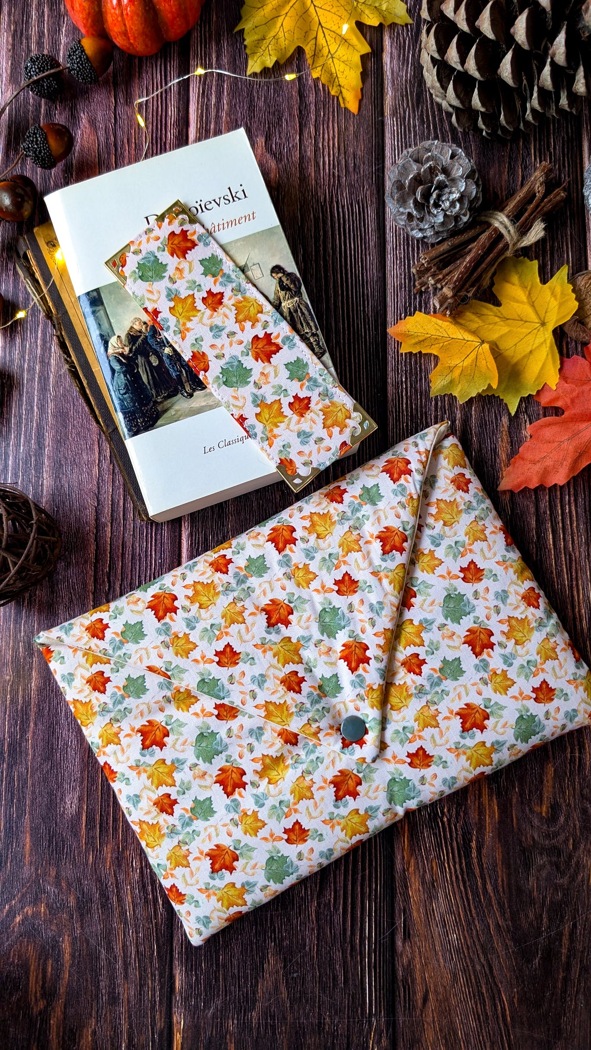 Pochette à livre format poche imprimé feuilles d'automne et marque-pages assorti