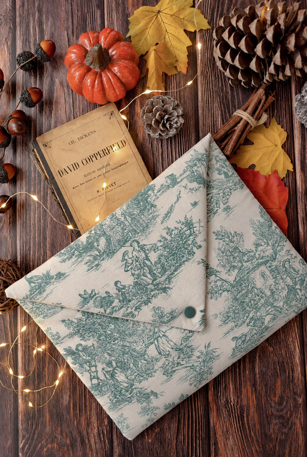 Pochette à livre grand format toile de Jouy vert sauge
