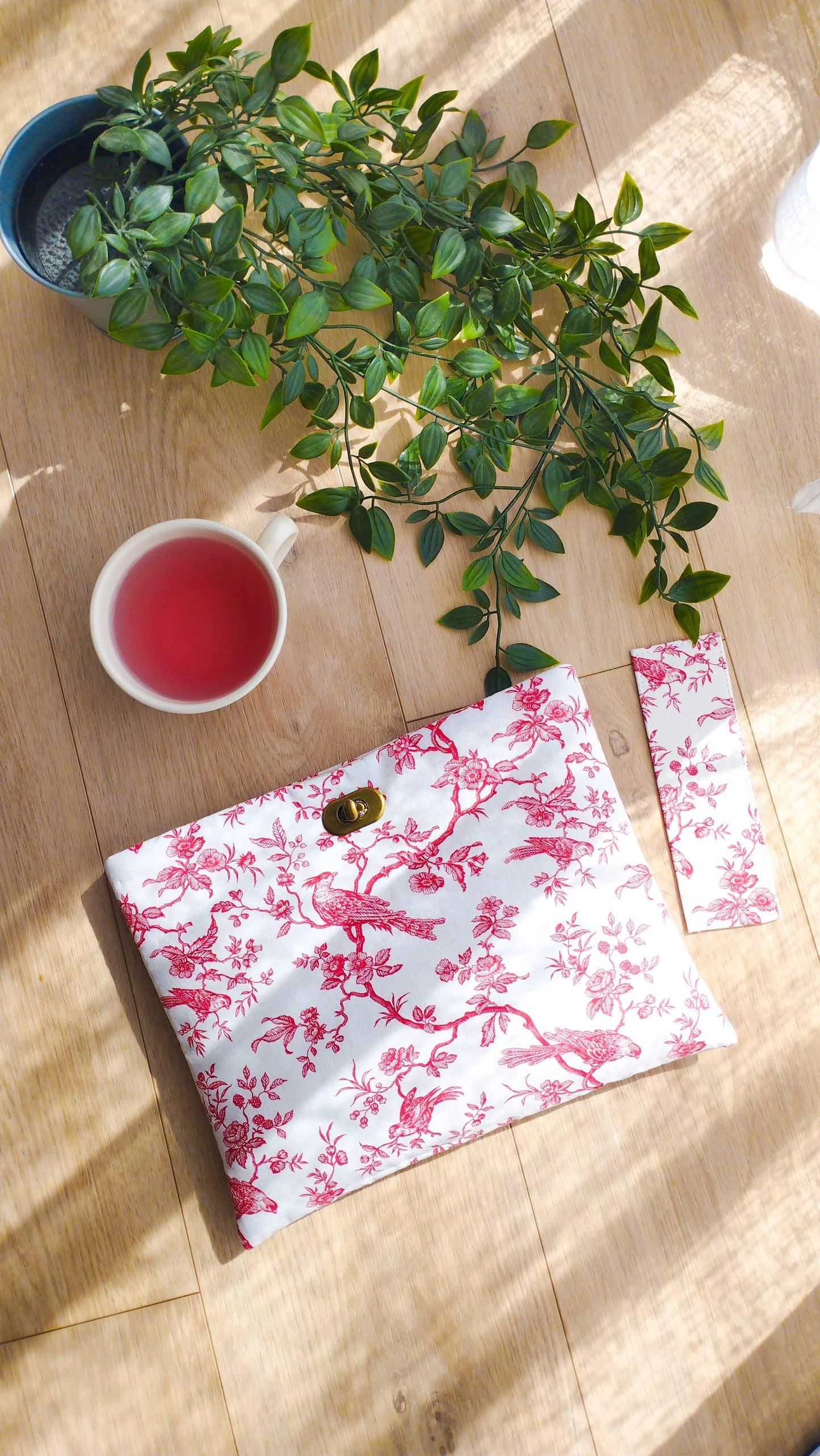Pochette pour livres en toile de Jouy rouge imprimé oiseau