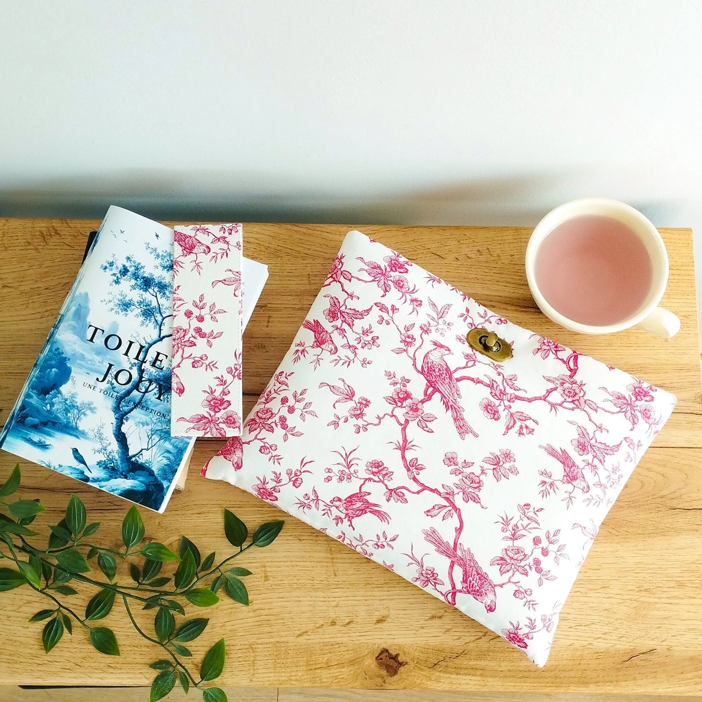 Pochette pour livres en toile de Jouy rouge imprimé oiseau