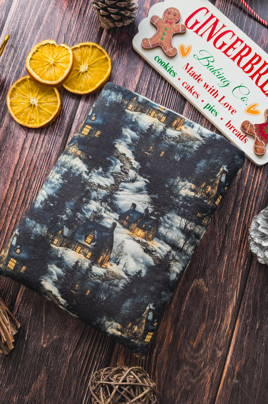 Pochette à livre et liseuse imprimé cottage enneigé
