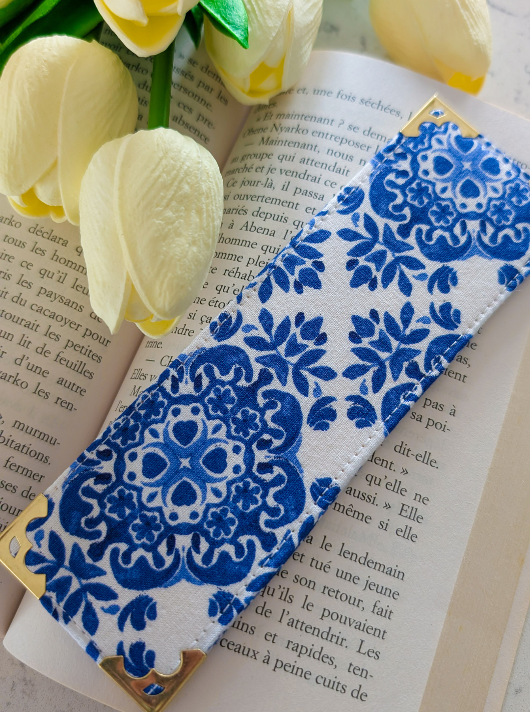 Marque-page en tissu motif Azulejos avec angles en métal doré