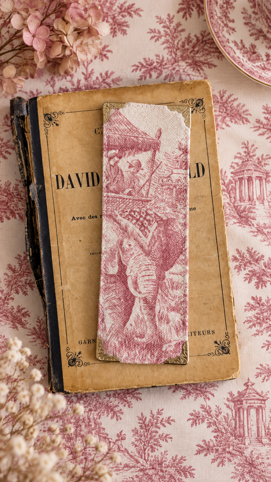 Marque-pages en Toile de Jouy imprimé jungle rose fait main avec angles en métal doré